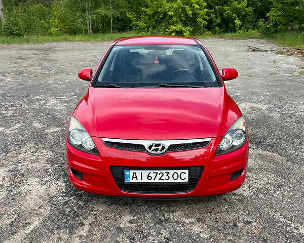 Красный Хендай i30, объемом двигателя 1.4 л и пробегом 178 тыс. км за 4800 $, фото 1 на Automoto.ua
