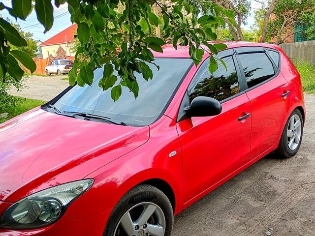 Червоний Хендай i30, об'ємом двигуна 1.4 л та пробігом 254 тис. км за 5500 $, фото 1 на Automoto.ua