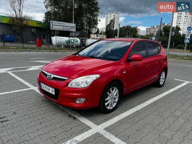 Красный Хендай i30, объемом двигателя 2 л и пробегом 294 тыс. км за 6100 $, фото 1 на Automoto.ua