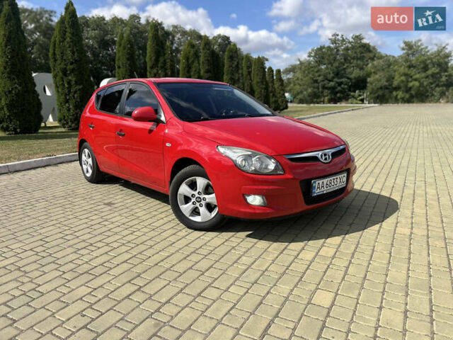 Червоний Хендай i30, об'ємом двигуна 1.59 л та пробігом 190 тис. км за 7300 $, фото 1 на Automoto.ua