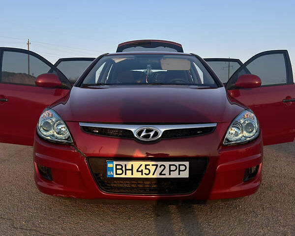 Красный Хендай i30, объемом двигателя 1.59 л и пробегом 227 тыс. км за 6200 $, фото 1 на Automoto.ua
