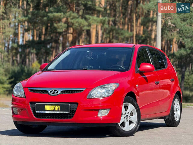 Красный Хендай i30, объемом двигателя 1.6 л и пробегом 190 тыс. км за 6850 $, фото 1 на Automoto.ua