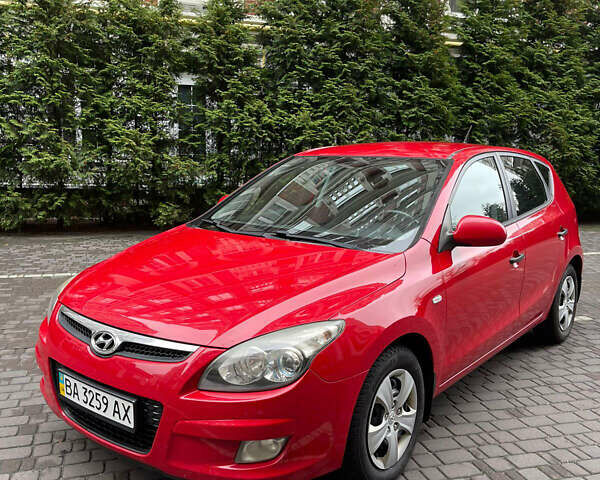 Красный Хендай i30, объемом двигателя 1.59 л и пробегом 195 тыс. км за 7200 $, фото 1 на Automoto.ua