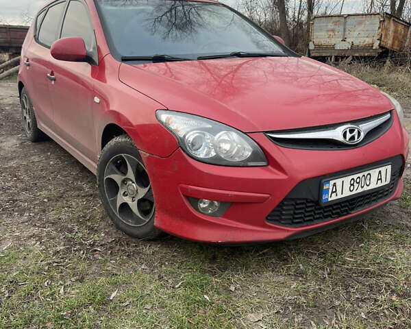 Червоний Хендай i30, об'ємом двигуна 1.59 л та пробігом 265 тис. км за 6250 $, фото 1 на Automoto.ua