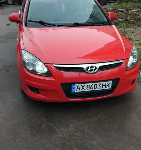 Красный Хендай i30, объемом двигателя 1.4 л и пробегом 235 тыс. км за 5099 $, фото 1 на Automoto.ua