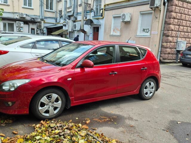 Красный Хендай i30, объемом двигателя 0 л и пробегом 154 тыс. км за 8300 $, фото 1 на Automoto.ua