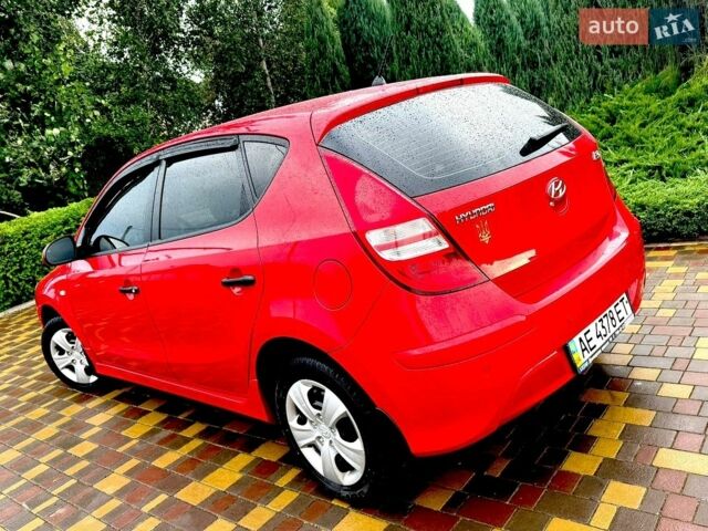 Красный Хендай i30, объемом двигателя 1.6 л и пробегом 76 тыс. км за 8999 $, фото 1 на Automoto.ua