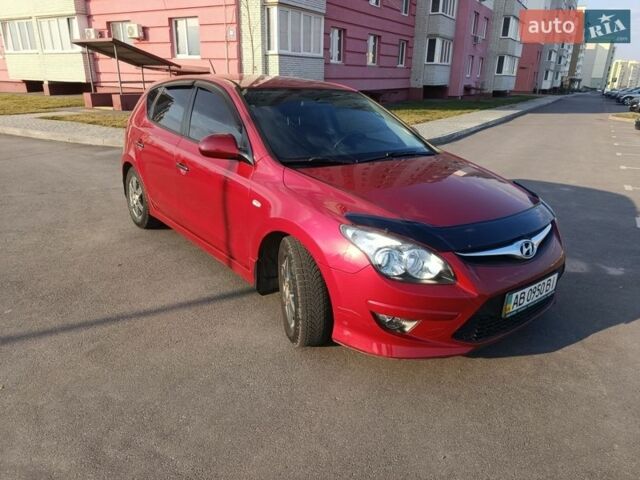 Красный Хендай i30, объемом двигателя 1.58 л и пробегом 168 тыс. км за 6350 $, фото 1 на Automoto.ua