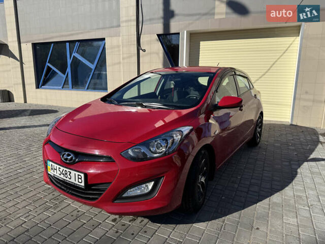 Червоний Хендай i30, об'ємом двигуна 1.4 л та пробігом 70 тис. км за 12500 $, фото 1 на Automoto.ua