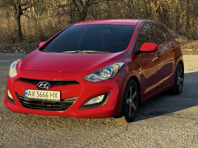 Червоний Хендай i30, об'ємом двигуна 1.4 л та пробігом 156 тис. км за 9300 $, фото 1 на Automoto.ua