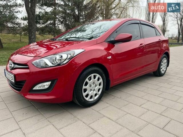Красный Хендай i30, объемом двигателя 1.59 л и пробегом 116 тыс. км за 9500 $, фото 1 на Automoto.ua