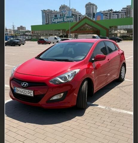 Красный Хендай i30, объемом двигателя 1.4 л и пробегом 135 тыс. км за 6507 $, фото 1 на Automoto.ua
