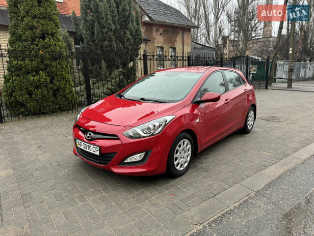 Червоний Хендай i30, об'ємом двигуна 1.4 л та пробігом 72 тис. км за 7800 $, фото 1 на Automoto.ua