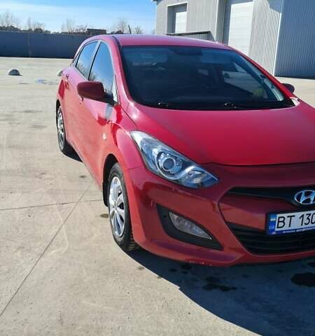 Красный Хендай i30, объемом двигателя 1.58 л и пробегом 170 тыс. км за 9500 $, фото 1 на Automoto.ua
