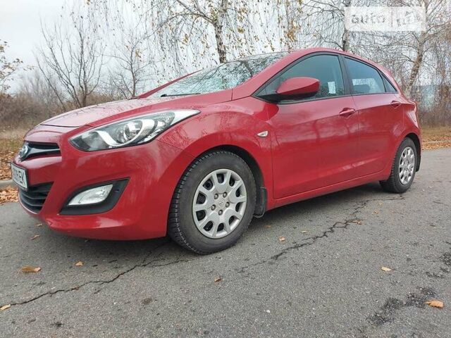 Червоний Хендай i30, об'ємом двигуна 1.6 л та пробігом 109 тис. км за 8800 $, фото 1 на Automoto.ua