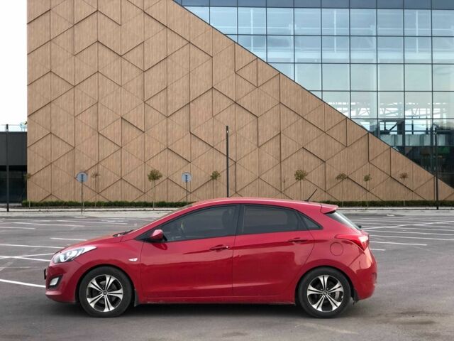 Красный Хендай i30, объемом двигателя 1.6 л и пробегом 233 тыс. км за 6500 $, фото 1 на Automoto.ua