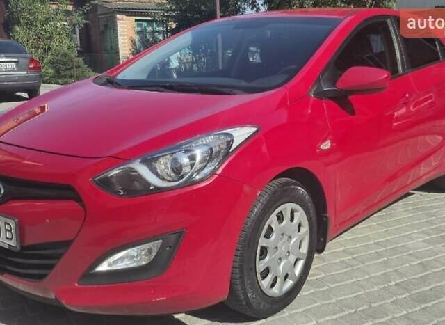 Красный Хендай i30, объемом двигателя 1.4 л и пробегом 155 тыс. км за 7600 $, фото 1 на Automoto.ua