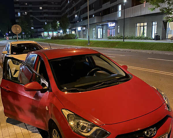 Красный Хендай i30, объемом двигателя 1.4 л и пробегом 93 тыс. км за 8000 $, фото 1 на Automoto.ua