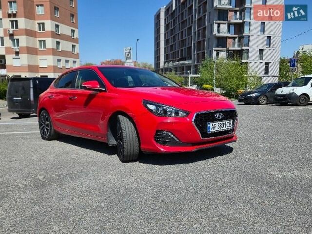 Красный Хендай i30, объемом двигателя 1.35 л и пробегом 42 тыс. км за 16500 $, фото 1 на Automoto.ua