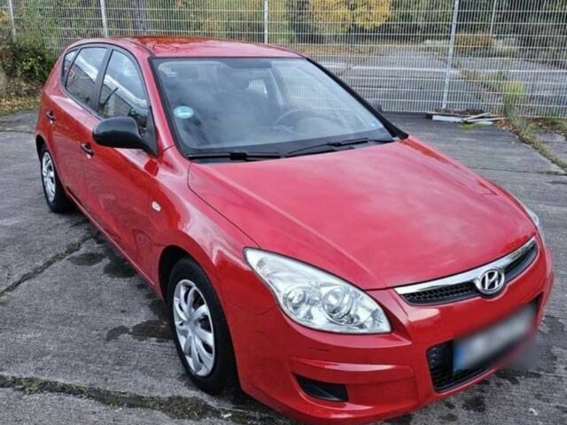 Красный Хендай i30, объемом двигателя 1.4 л и пробегом 197 тыс. км за 4041 $, фото 1 на Automoto.ua