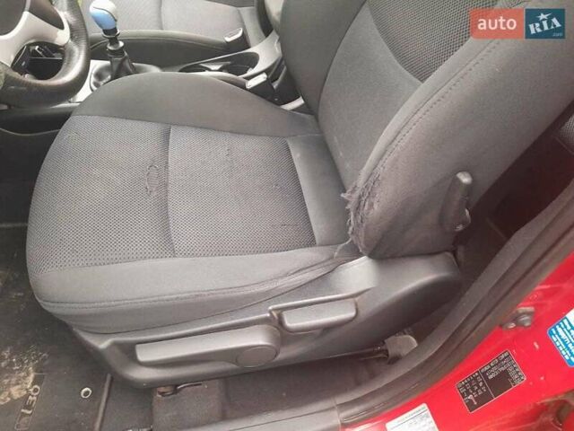 Червоний Хендай i30, об'ємом двигуна 1.6 л та пробігом 320 тис. км за 4800 $, фото 1 на Automoto.ua