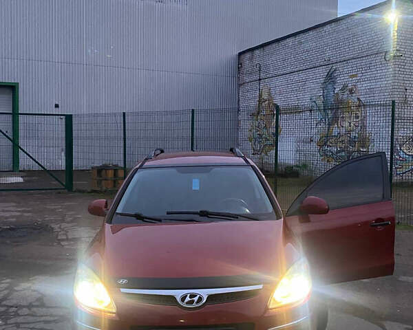 Червоний Хендай i30, об'ємом двигуна 1.58 л та пробігом 223 тис. км за 5200 $, фото 1 на Automoto.ua