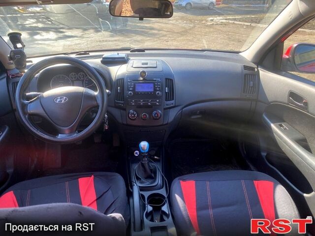 Червоний Хендай i30, об'ємом двигуна 1.6 л та пробігом 330 тис. км за 4200 $, фото 1 на Automoto.ua