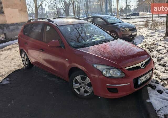 Красный Хендай i30, объемом двигателя 1.4 л и пробегом 199 тыс. км за 6000 $, фото 1 на Automoto.ua