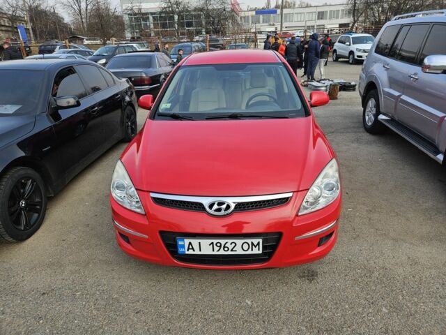 Червоний Хендай i30, об'ємом двигуна 2 л та пробігом 106 тис. км за 6999 $, фото 1 на Automoto.ua