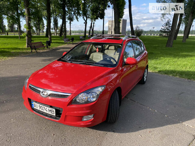 Красный Хендай i30, объемом двигателя 2 л и пробегом 228 тыс. км за 6650 $, фото 1 на Automoto.ua