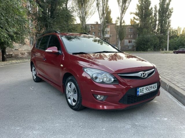 Красный Хендай i30, объемом двигателя 1.6 л и пробегом 196 тыс. км за 6003 $, фото 1 на Automoto.ua