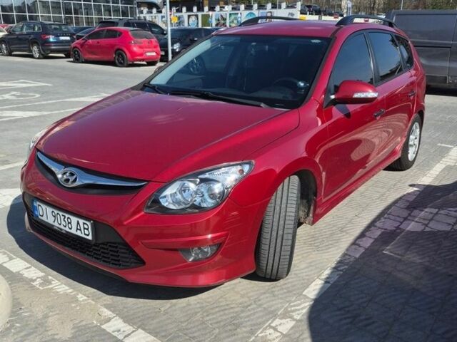 Красный Хендай i30, объемом двигателя 1.4 л и пробегом 243 тыс. км за 6099 $, фото 1 на Automoto.ua