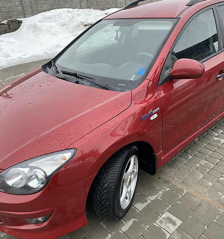 Червоний Хендай i30, об'ємом двигуна 1.6 л та пробігом 238 тис. км за 6900 $, фото 1 на Automoto.ua