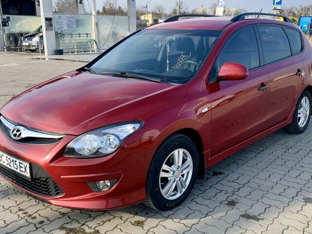 Красный Хендай i30, объемом двигателя 0.16 л и пробегом 245 тыс. км за 6400 $, фото 1 на Automoto.ua