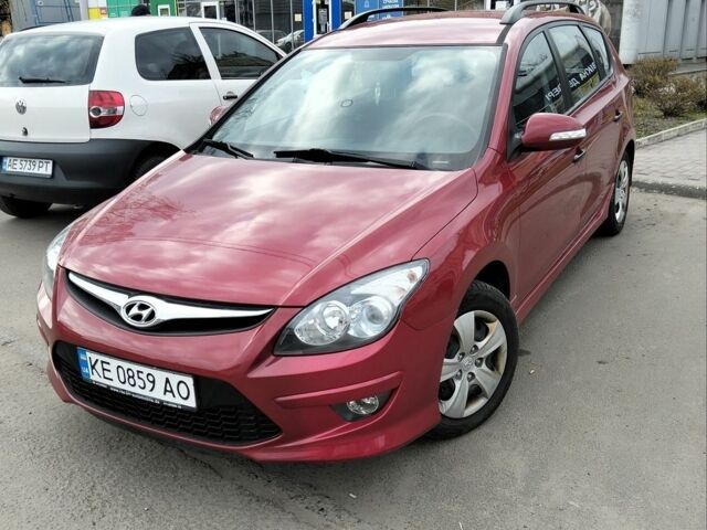 Красный Хендай i30, объемом двигателя 1.4 л и пробегом 175 тыс. км за 6400 $, фото 1 на Automoto.ua