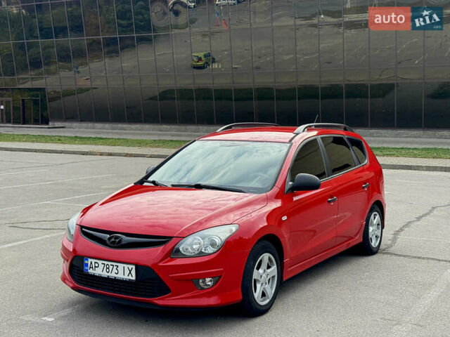 Червоний Хендай i30, об'ємом двигуна 1.4 л та пробігом 218 тис. км за 6200 $, фото 1 на Automoto.ua
