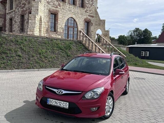 Красный Хендай i30, объемом двигателя 1.6 л и пробегом 207 тыс. км за 6696 $, фото 1 на Automoto.ua