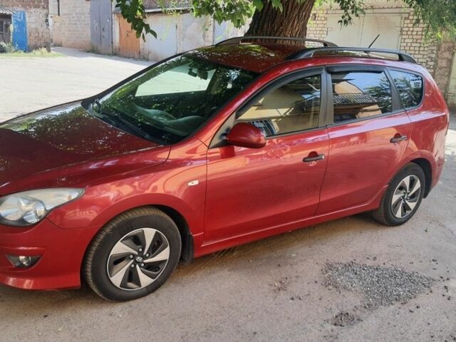 Хендай i30 2012 в Кривом Роге на Automoto.ua Красный Хендай i30, объемом двигателя 1.6 л и пробегом 292 тыс. км за 8500 $, фото 1 на Automoto.ua