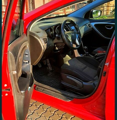 Красный Хендай i30, объемом двигателя 1.4 л и пробегом 148 тыс. км за 7600 $, фото 1 на Automoto.ua