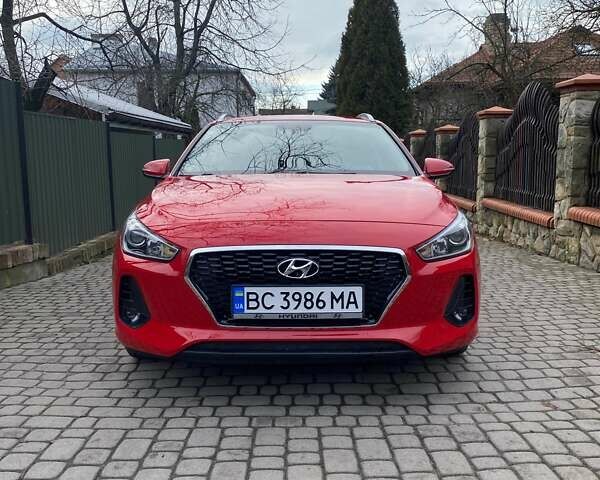 Красный Хендай i30, объемом двигателя 1 л и пробегом 47 тыс. км за 10500 $, фото 1 на Automoto.ua