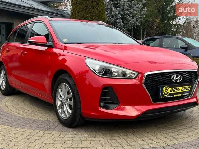 Красный Хендай i30, объемом двигателя 1 л и пробегом 47 тыс. км за 13250 $, фото 1 на Automoto.ua