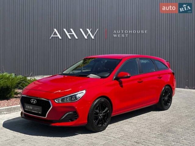 Красный Хендай i30, объемом двигателя 1.58 л и пробегом 108 тыс. км за 15990 $, фото 1 на Automoto.ua