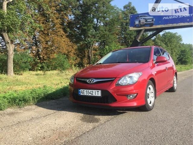 Красный Хендай i30, объемом двигателя 1.6 л и пробегом 83 тыс. км за 8600 $, фото 1 на Automoto.ua