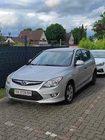 Хендай i30, объемом двигателя 1.6 л и пробегом 240 тыс. км за 6200 $, фото 1 на Automoto.ua