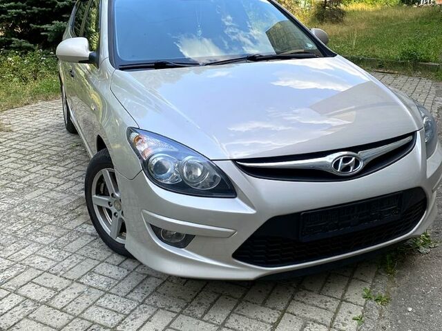 Хендай i30, объемом двигателя 1.4 л и пробегом 120 тыс. км за 7000 $, фото 1 на Automoto.ua