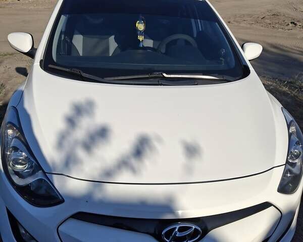 Хендай i30, объемом двигателя 1.4 л и пробегом 120 тыс. км за 10000 $, фото 1 на Automoto.ua