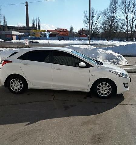 Хендай i30, объемом двигателя 1.4 л и пробегом 193 тыс. км за 9800 $, фото 1 на Automoto.ua