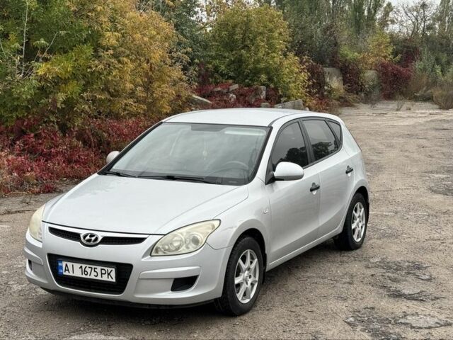 Сірий Хендай i30, об'ємом двигуна 1.4 л та пробігом 265 тис. км за 4500 $, фото 1 на Automoto.ua