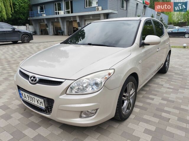 Серый Хендай i30, объемом двигателя 1.58 л и пробегом 245 тыс. км за 4500 $, фото 1 на Automoto.ua