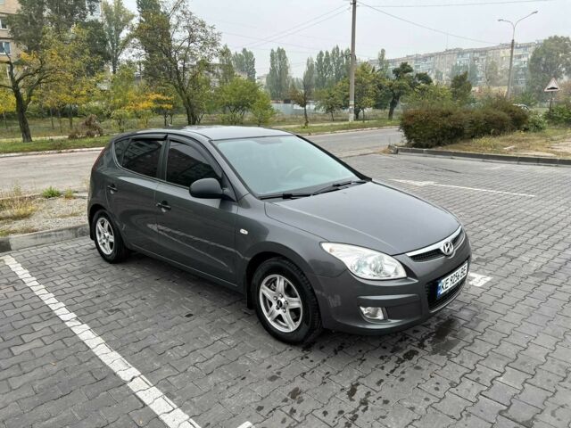 Серый Хендай i30, объемом двигателя 1.4 л и пробегом 253 тыс. км за 4695 $, фото 1 на Automoto.ua